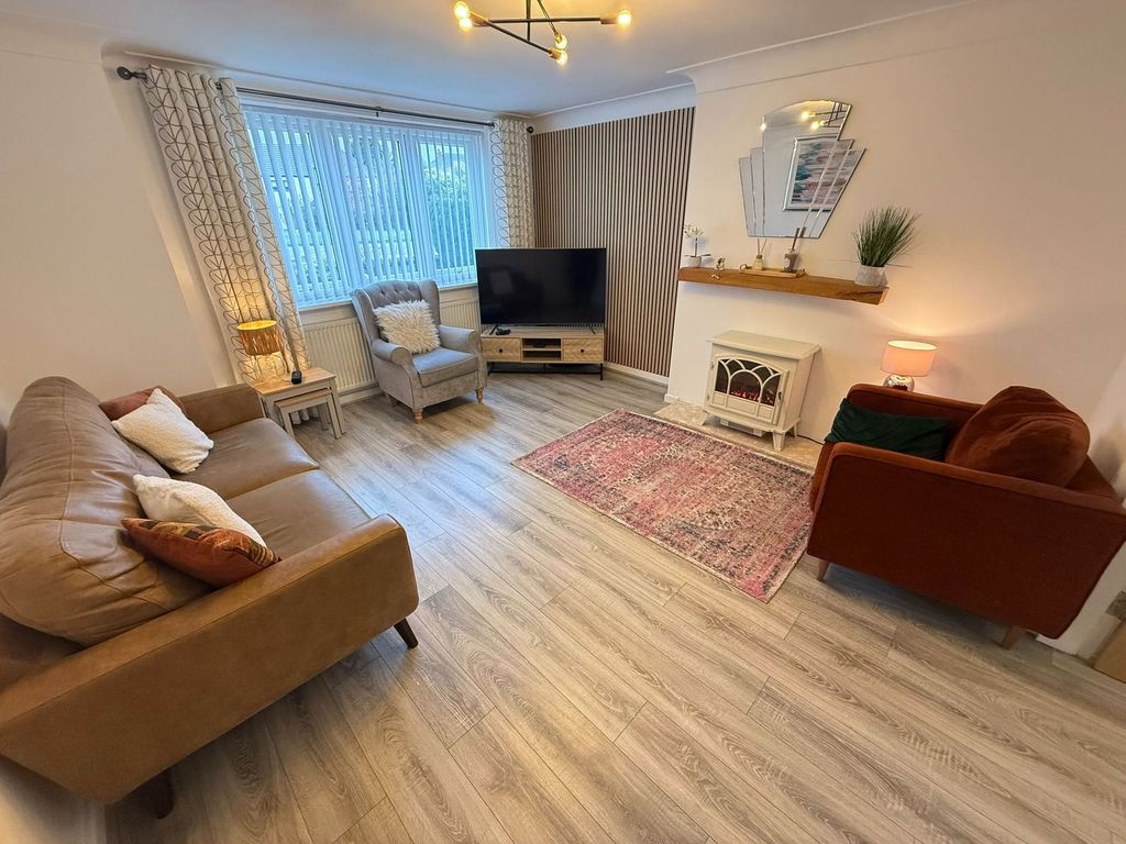 Property photo 2 of 27