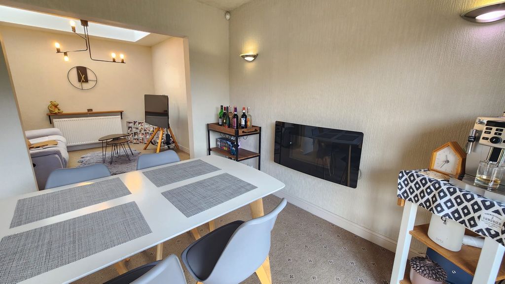 Property photo 3 of 19 Lounge Diner