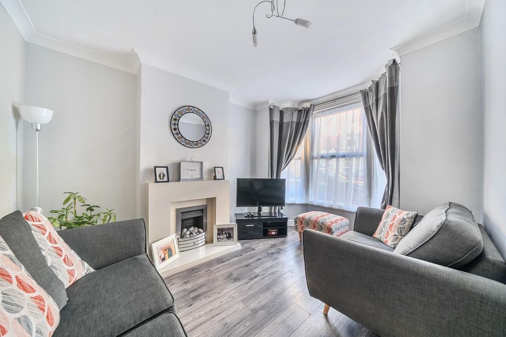 Property photo 2 of 13 1382762-6-6920Ae2B95990.Jpg