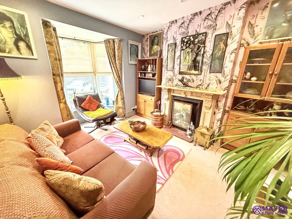 Property photo 3 of 18