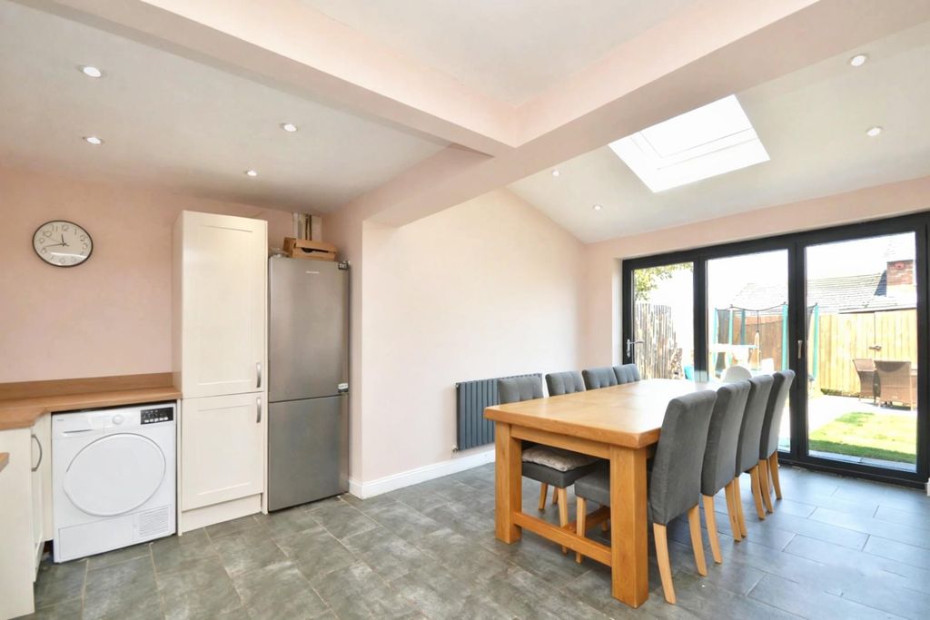 Property photo 2 of 18 Kitchen/Dining Room