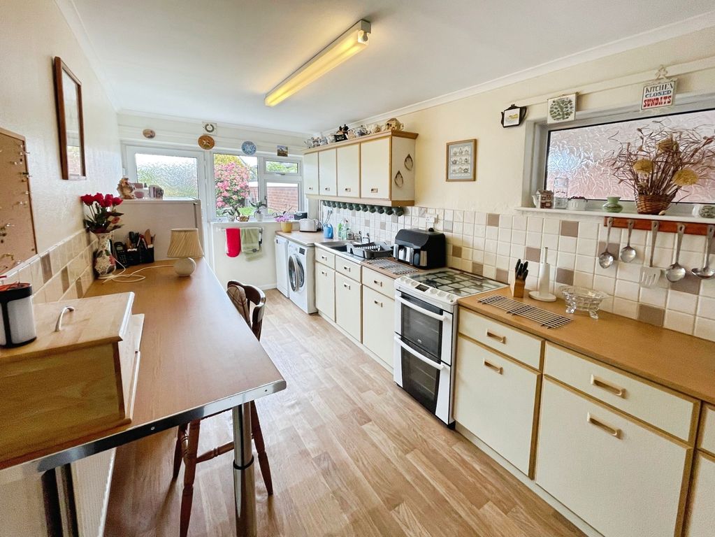 Property photo 2 of 16 Kitchen