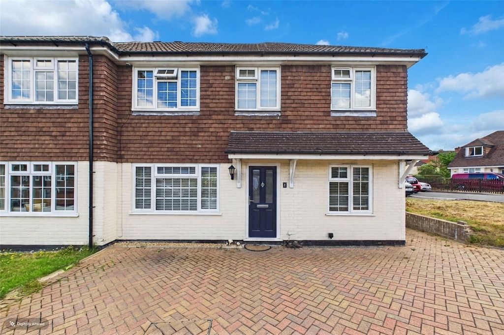 4 bed semi-detached house for saleLightwater, Surrey GU18