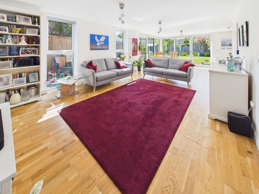 Property photo 3 of 28
