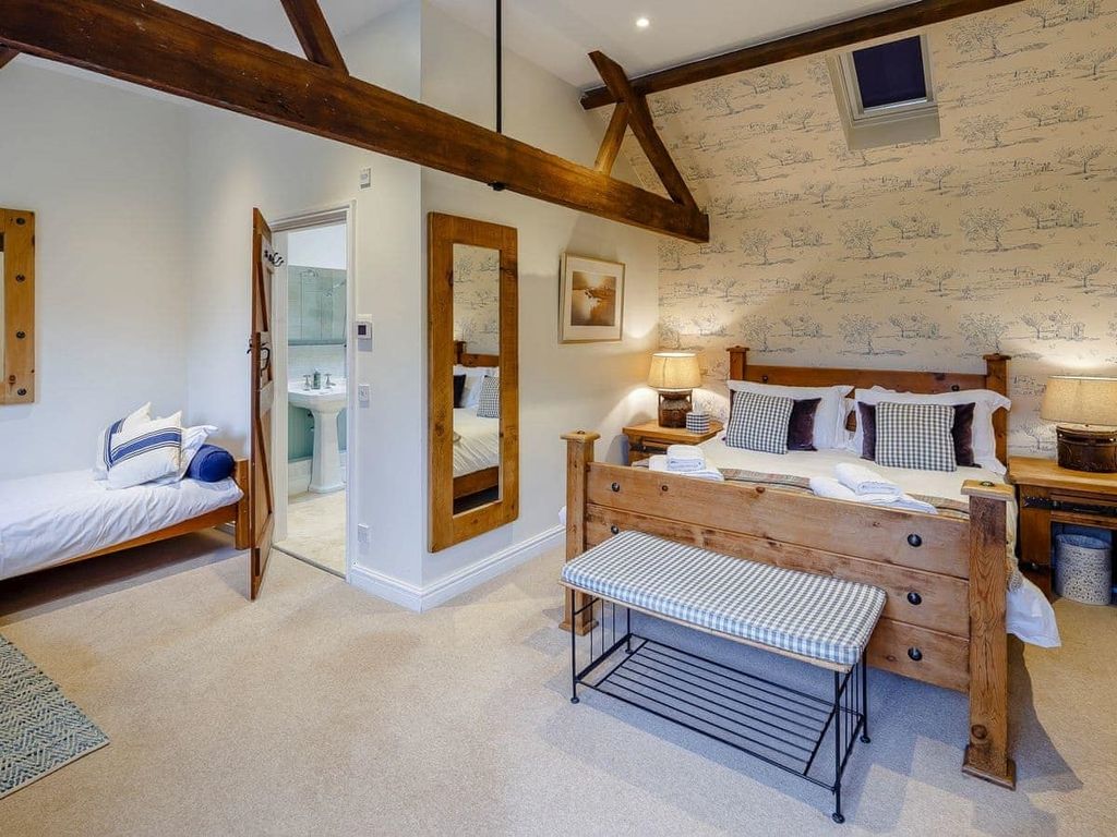 Property photo 2 of 8 11029311