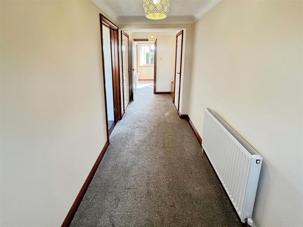 Property photo 2 of 19 Entrance Hall