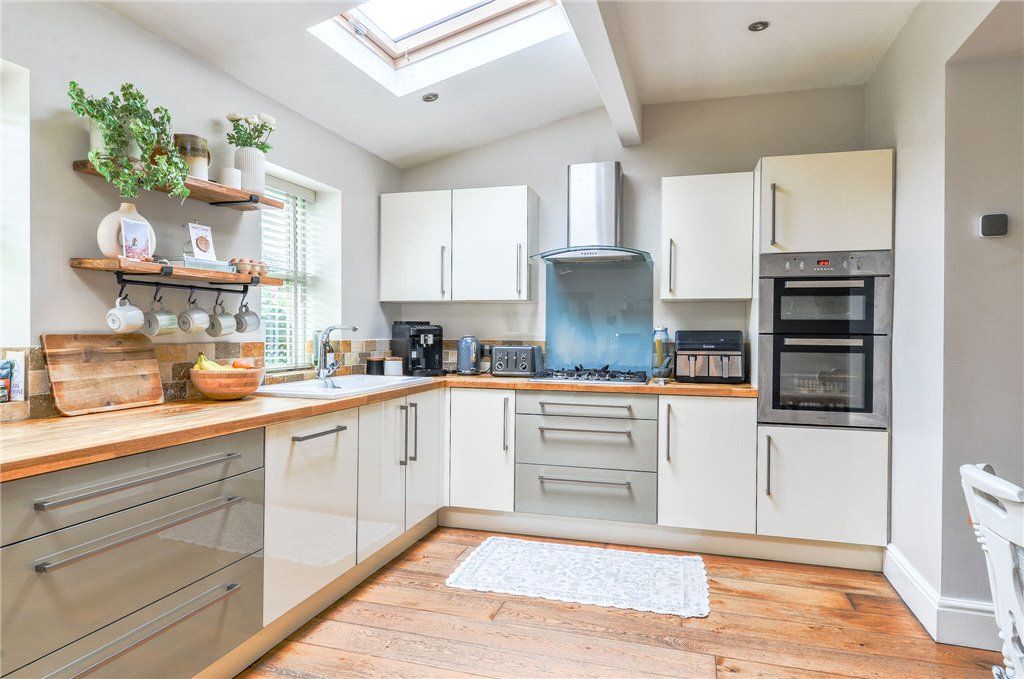 Property photo 2 of 18 Kitchen