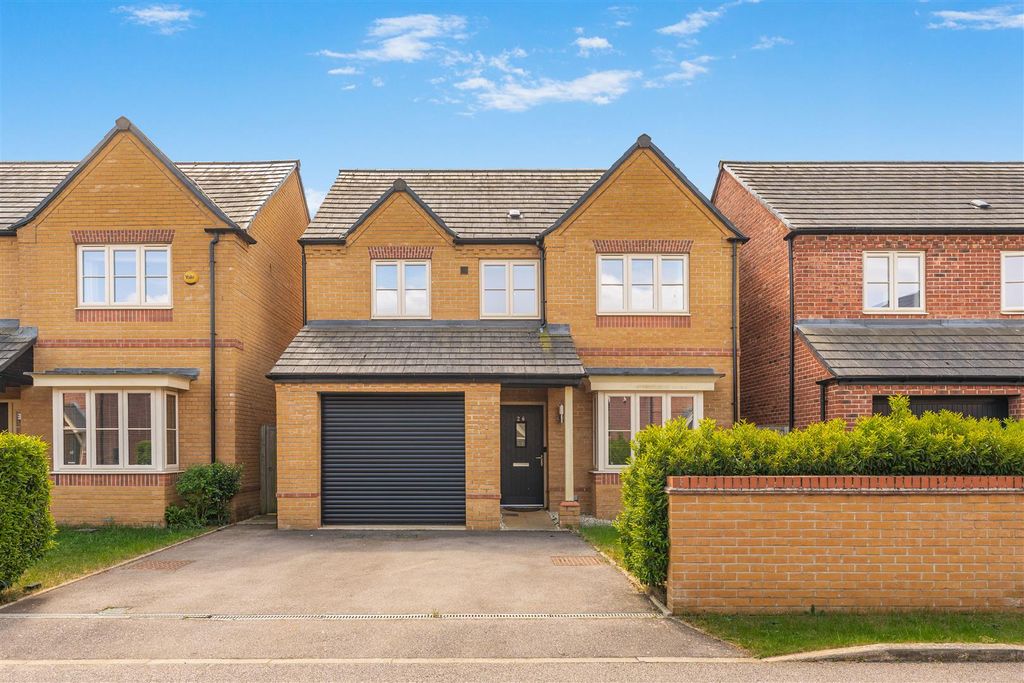 Property photo 1 of 13 26 George Parish Road, Banbury-2.Jpg