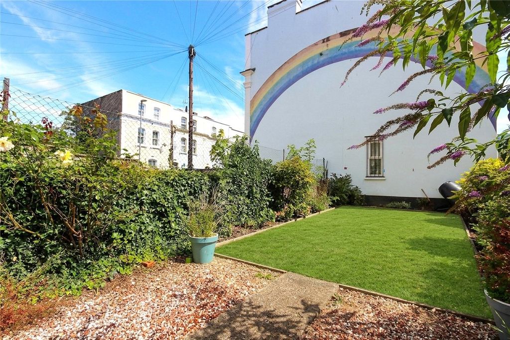 Property photo 1 of 10 Picture No. 20