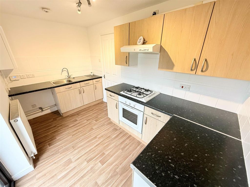 Property photo 2 of 11 Kitchen