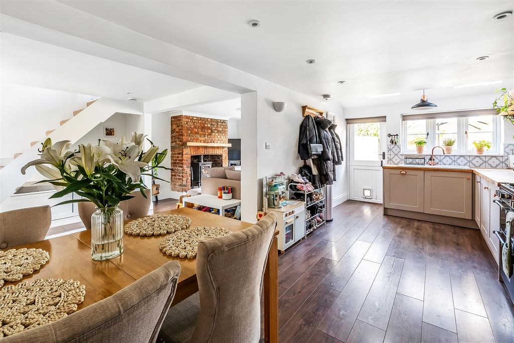 Property photo 2 of 15 24-Middle-Road-8.Jpg