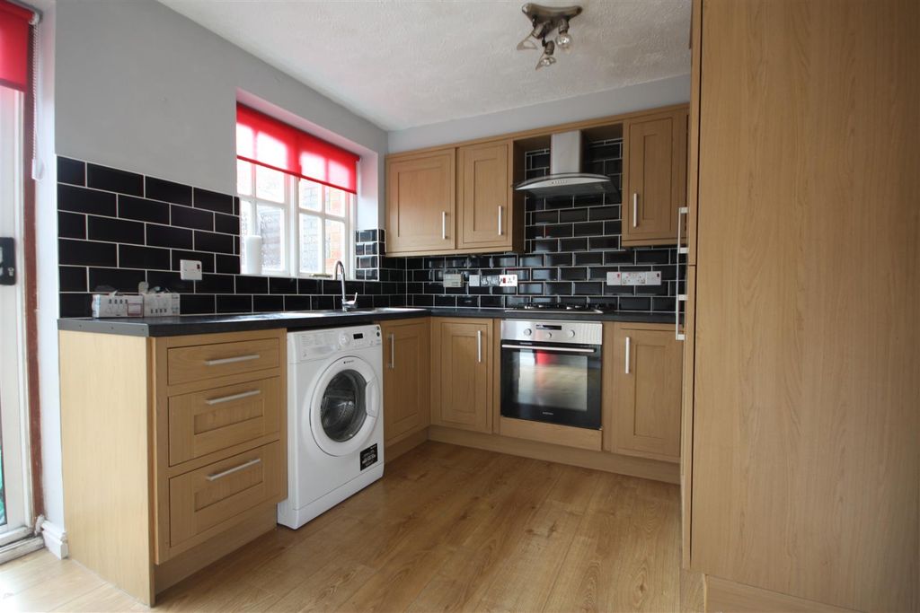 Property photo 2 of 4 Kitchen