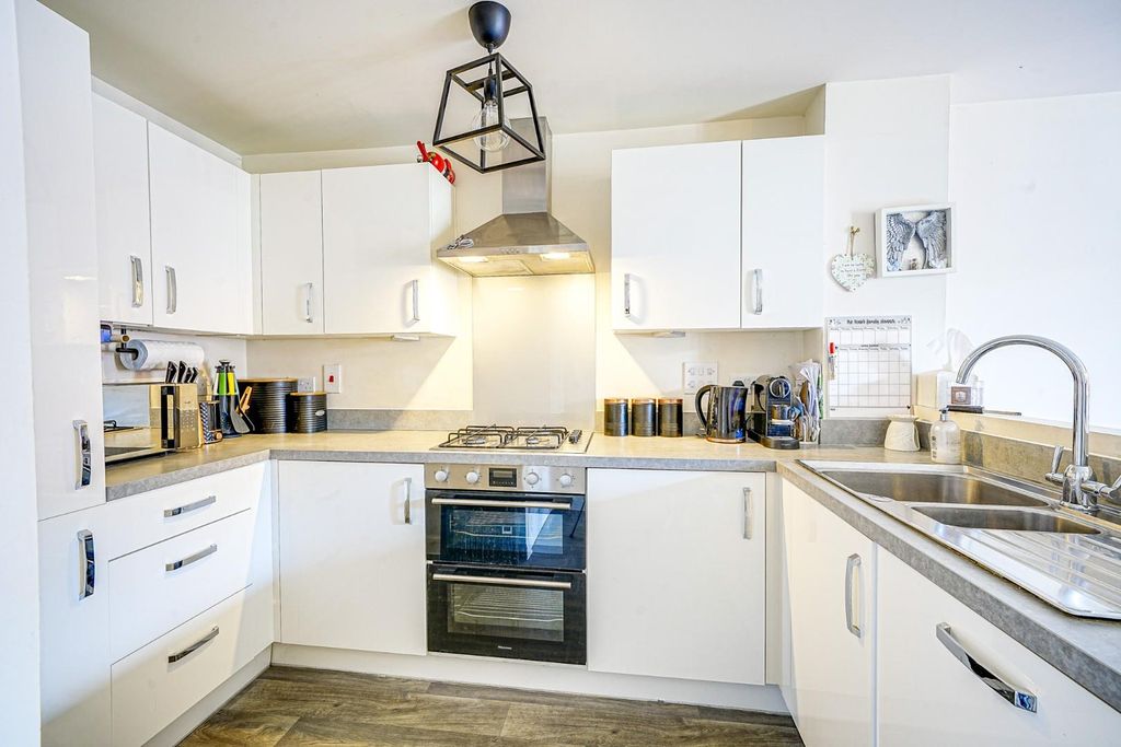 Property photo 3 of 25