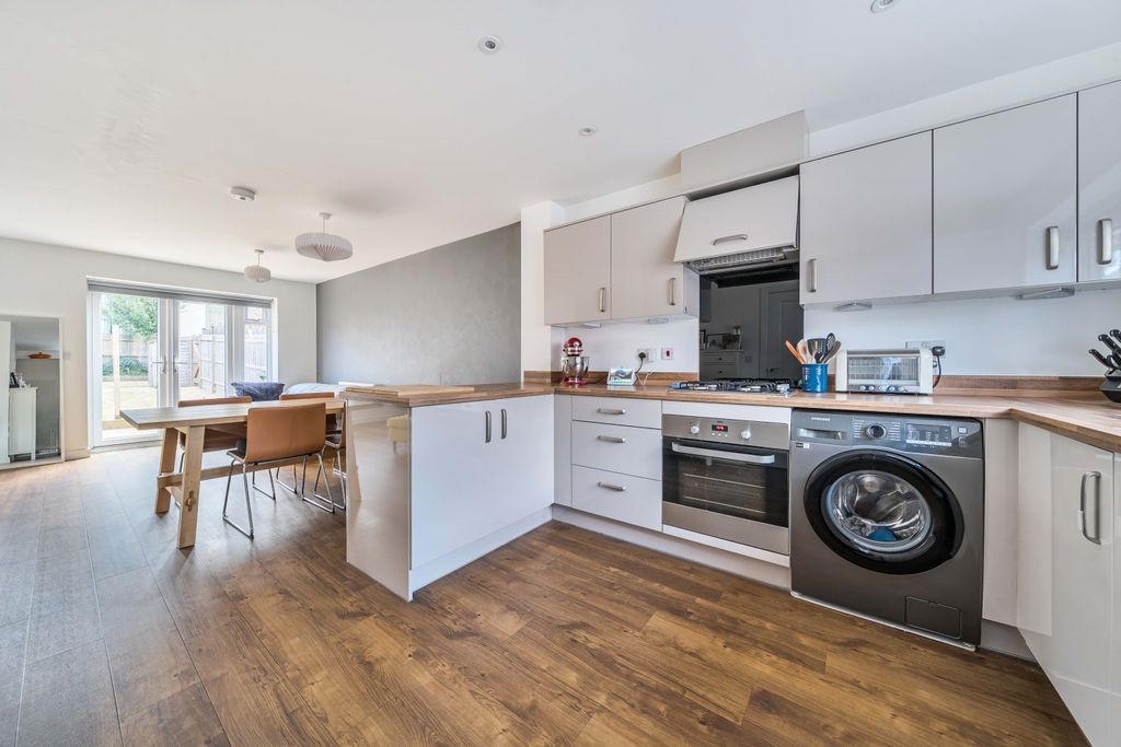 Property photo 2 of 18 Kitchen Diner