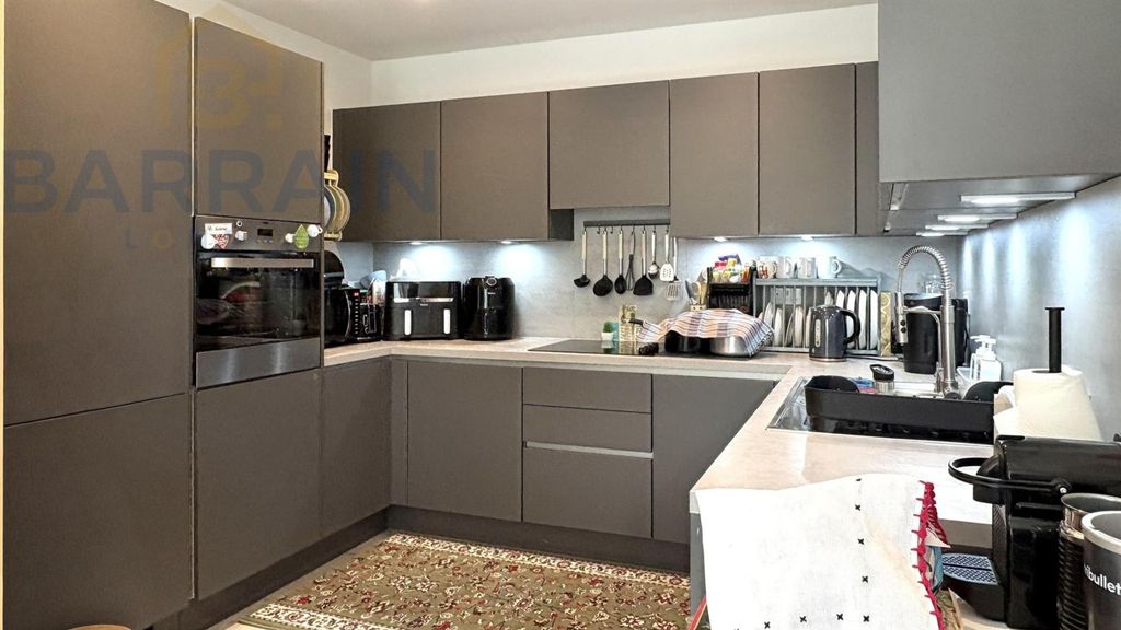 Property photo 2 of 16 Shipbuilding Way, London, E13 For Sale By Barrain London In Upton Park