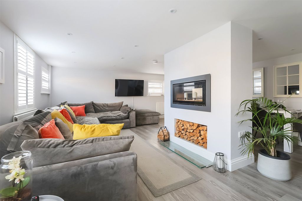 Property photo 3 of 17 Picture No. 02