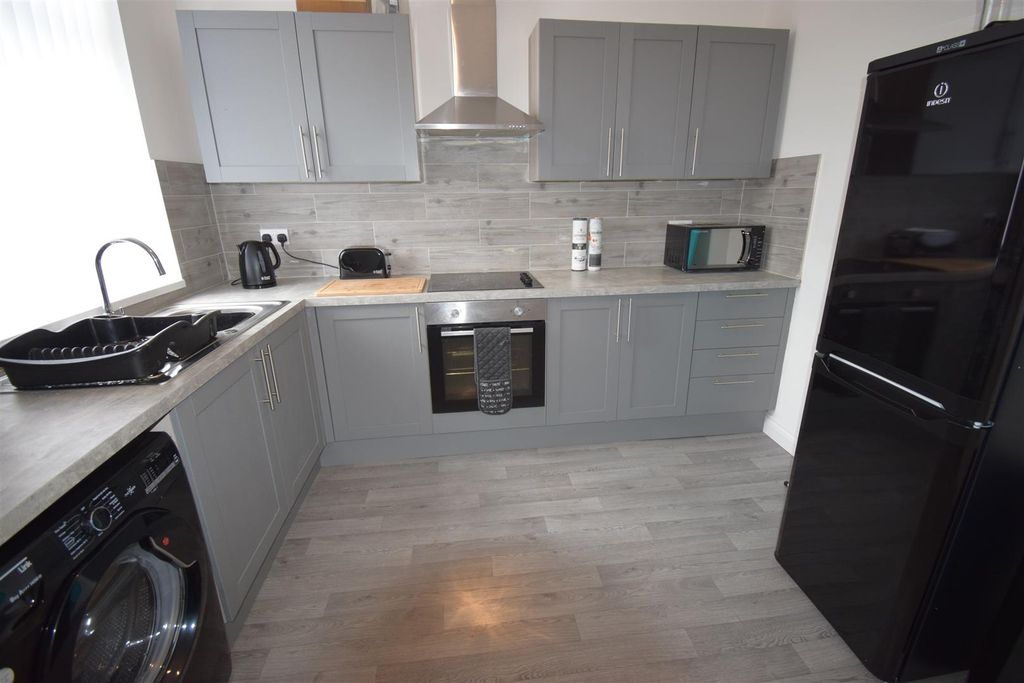 Property photo 2 of 9 Kitchen