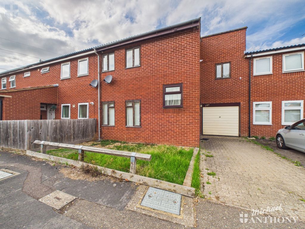 Property photo 1 of 13 Cam03218G0-Pr1173-Still013