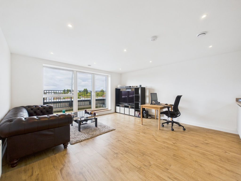 Property photo 1 of 16 Picture No. 12