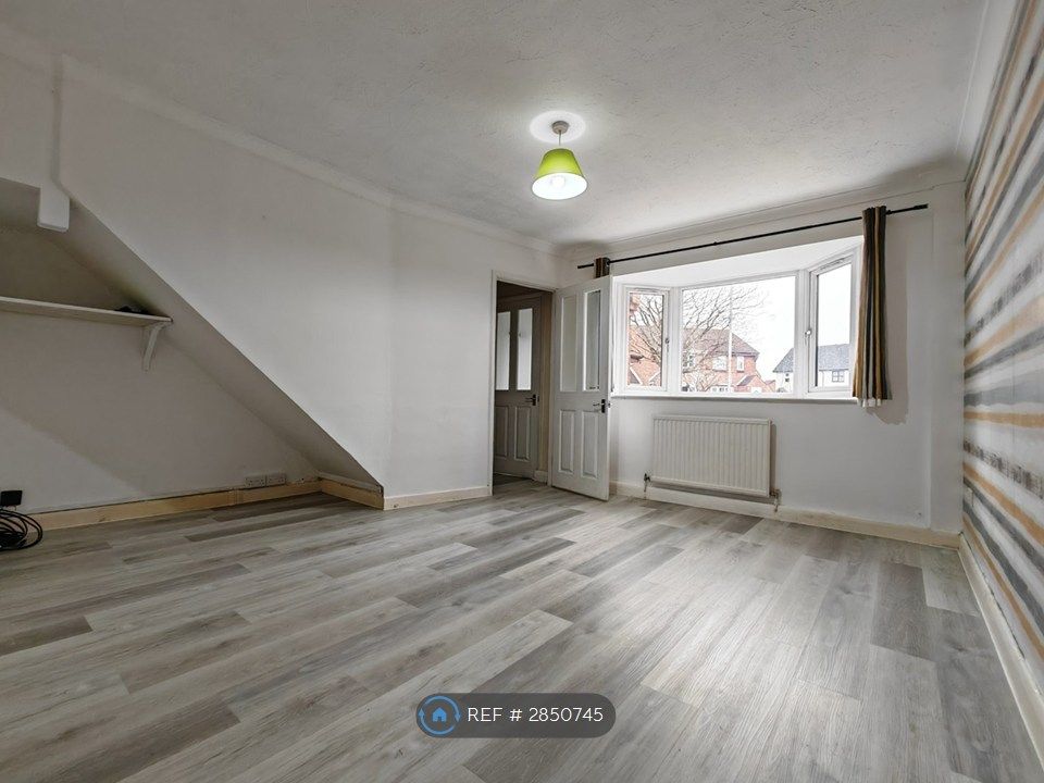 Property photo 3 of 17 Lounge