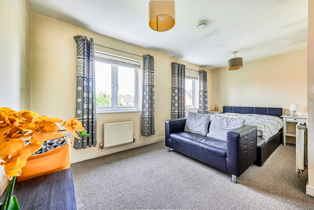 Property photo 2 of 10 6