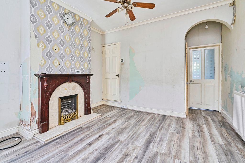 Property photo 2 of 20 Pbox-Img.Jpg
