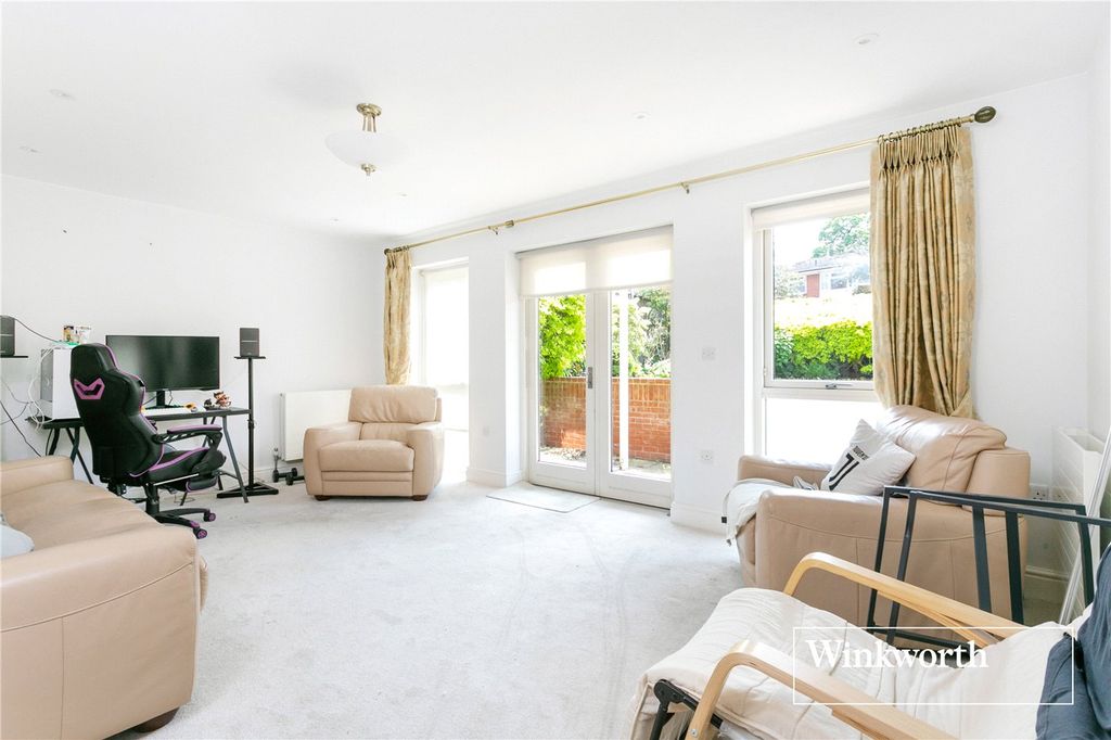 Property photo 3 of 16 Picture No. 13