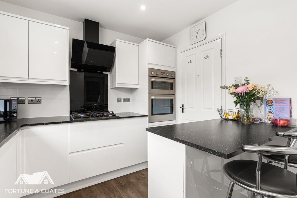 Property photo 2 of 30 Challinor_20.Jpg