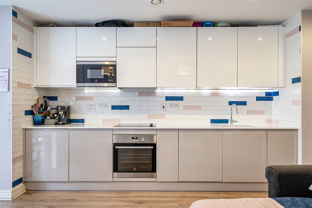 Property photo 3 of 21 Picture No. 16