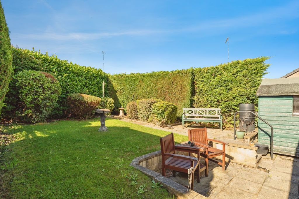 Property photo 2 of 17 Pbox-Garden-340812.Jpg
