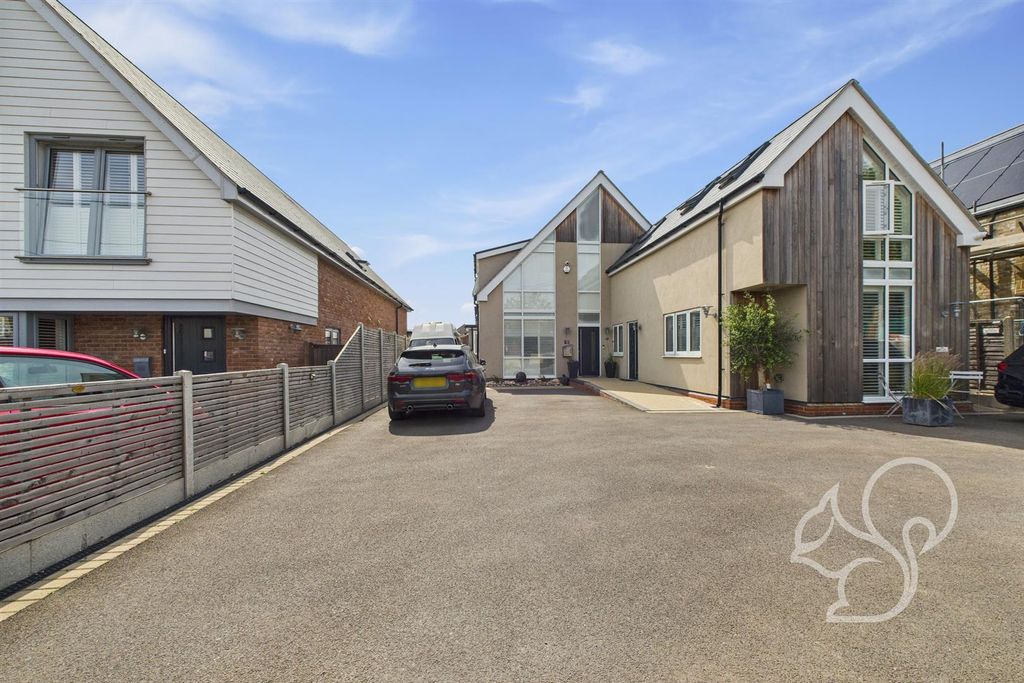 Property photo 2 of 48 Front Aspect