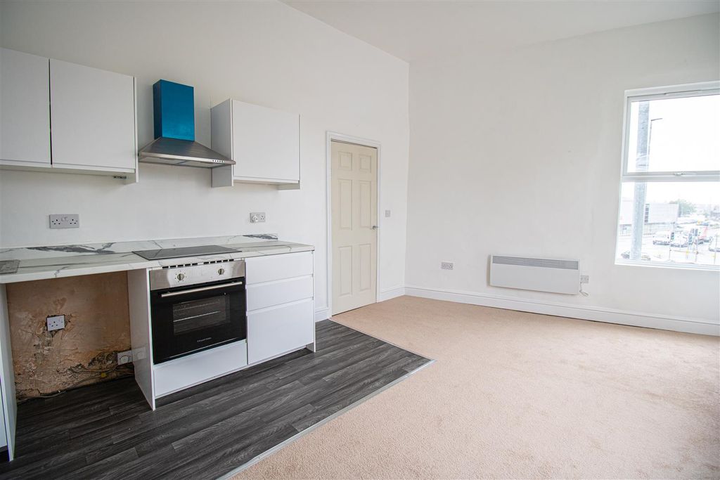 Property photo 2 of 4 Reception / Kitchen