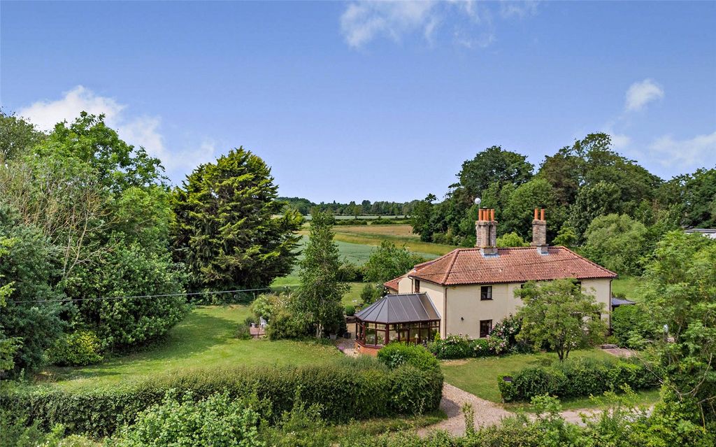 Property photo 1 of 17 Clip Bush Cottage