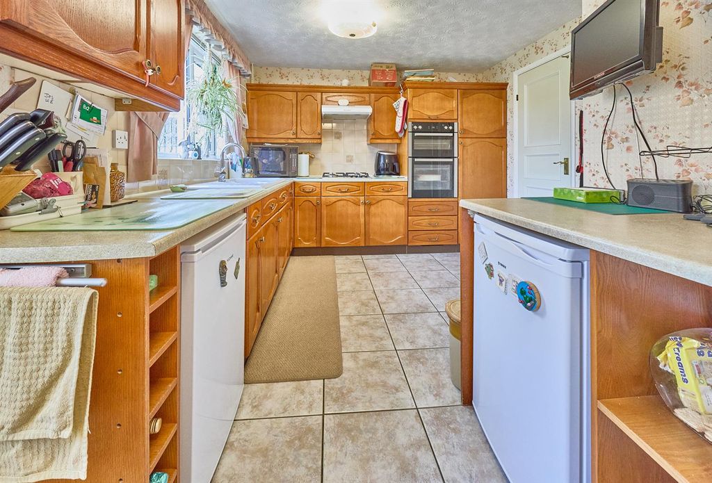 Property photo 3 of 18 Falmouth Drive Hinckley 12.Jpg