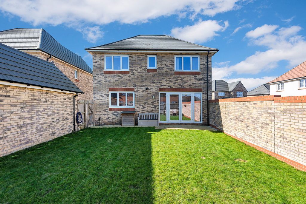 Property photo 2 of 27