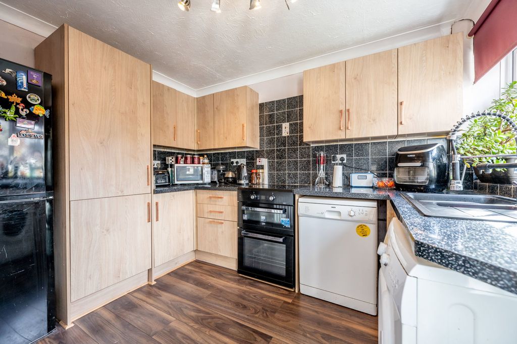 Property photo 3 of 17