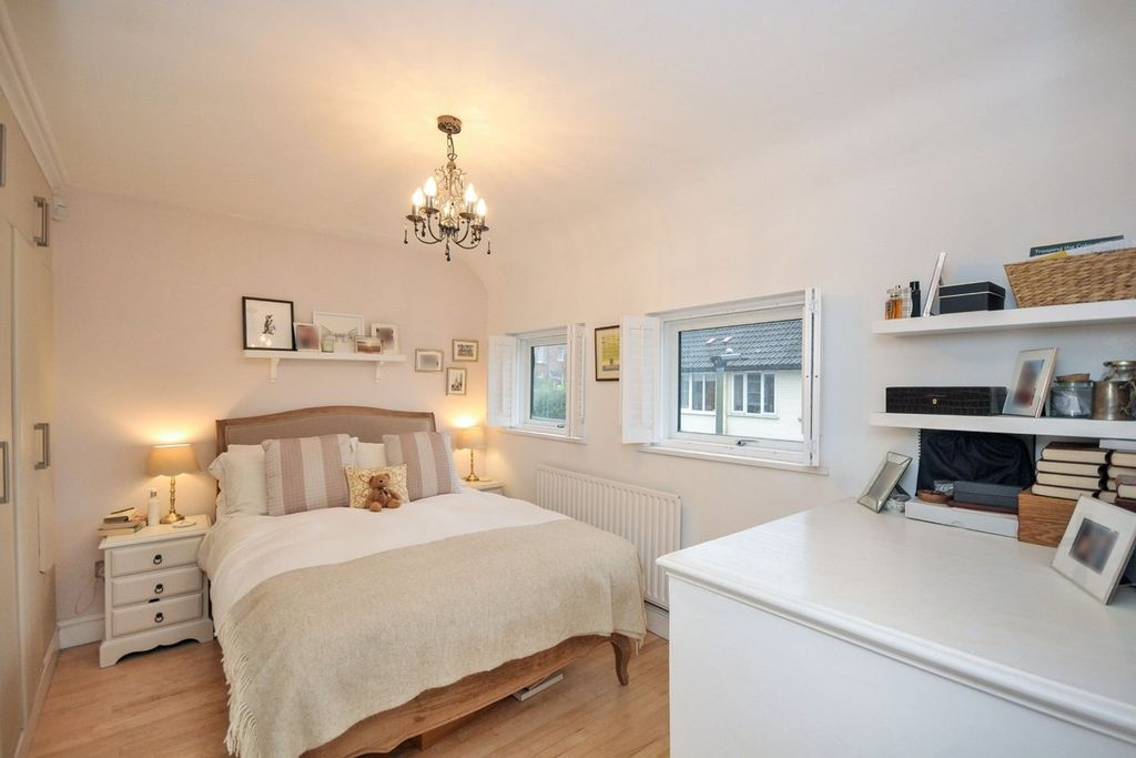 Property photo 3 of 11 Bedroom