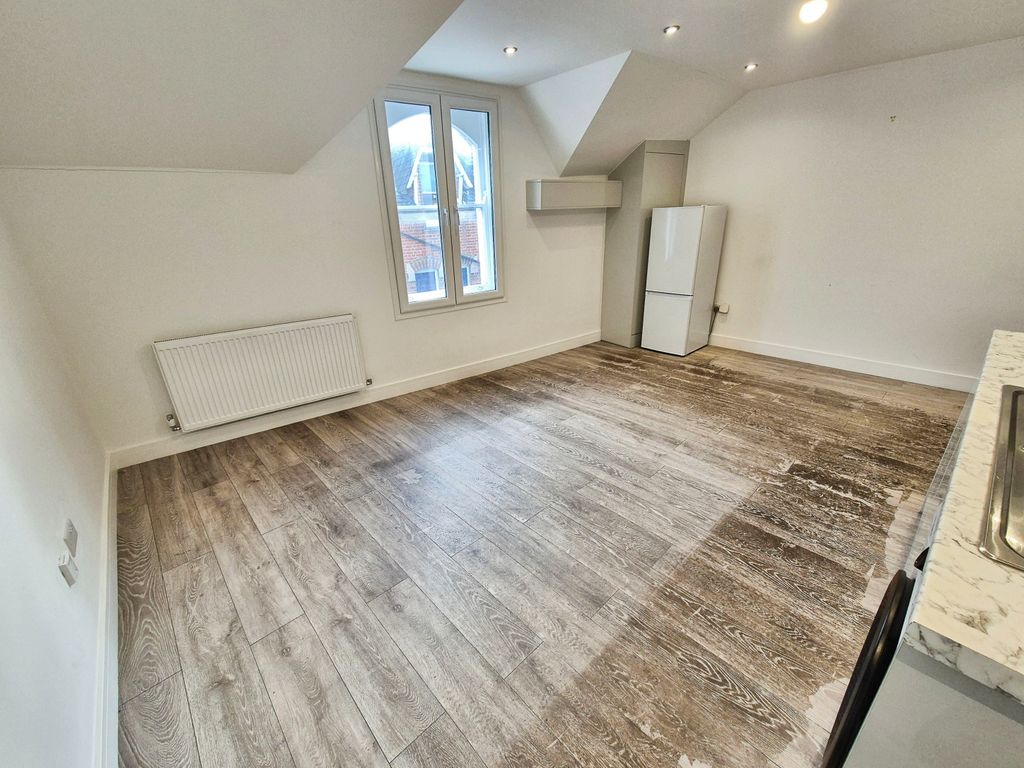 Property photo 1 of 9 Living Room