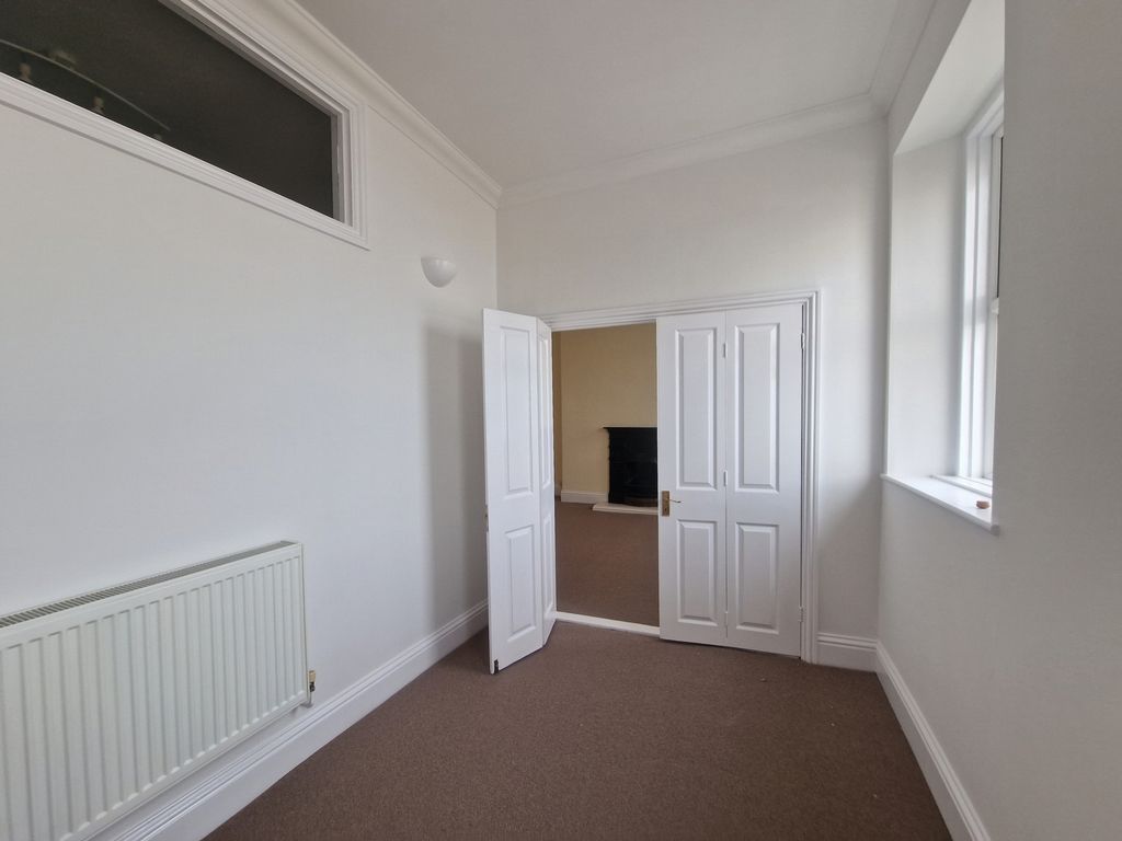 Property photo 3 of 9 Photo 6