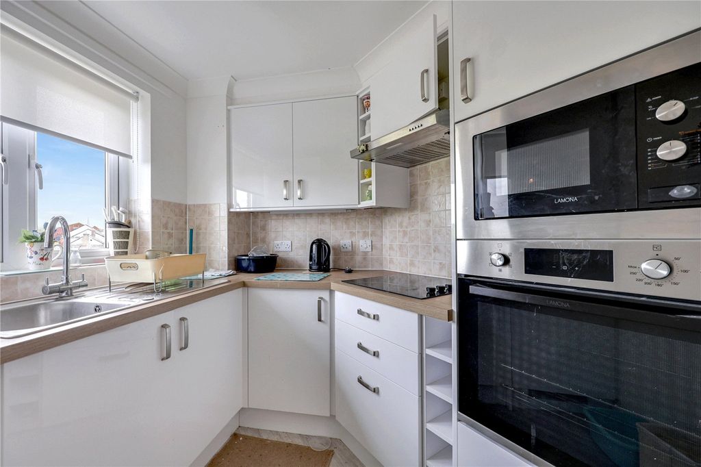 1 bed flat for saleMills Way, Barnstaple, Devon EX31 photo 4
