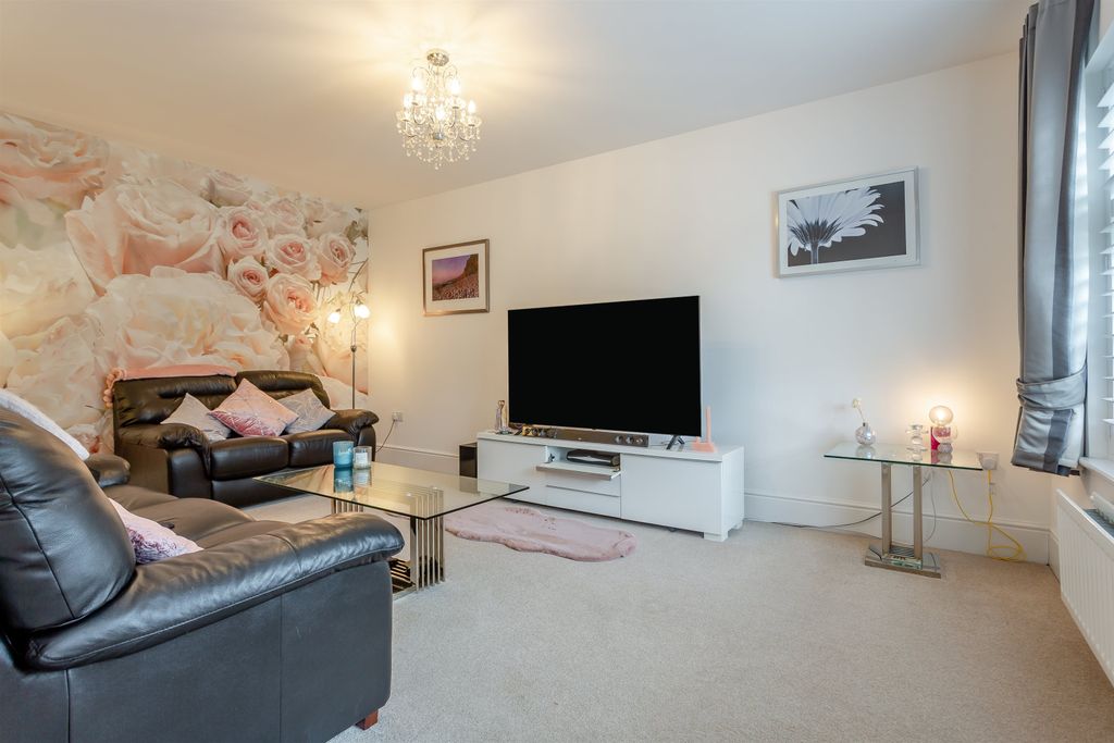 Property photo 3 of 23