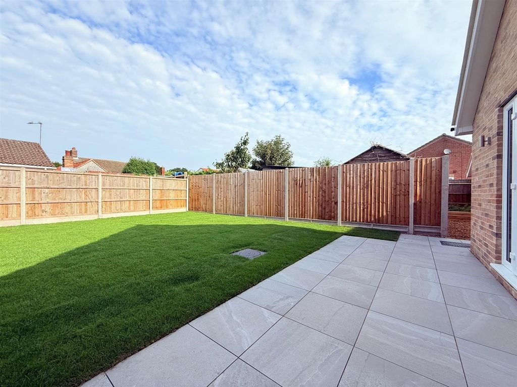 Property photo 3 of 20 Garden