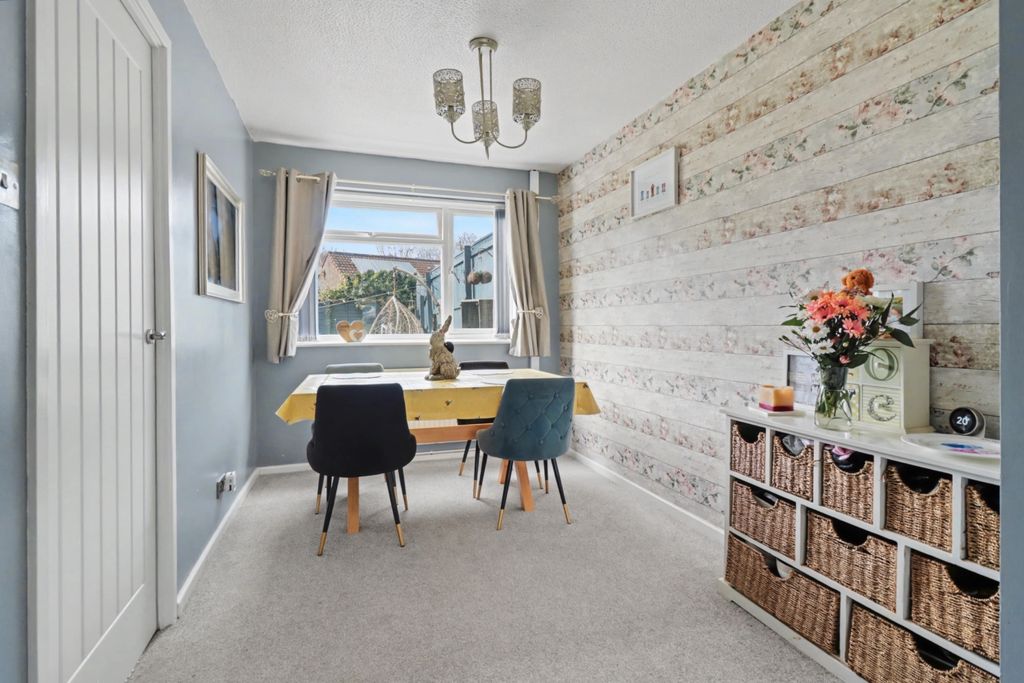 Property photo 3 of 18 Dining Room