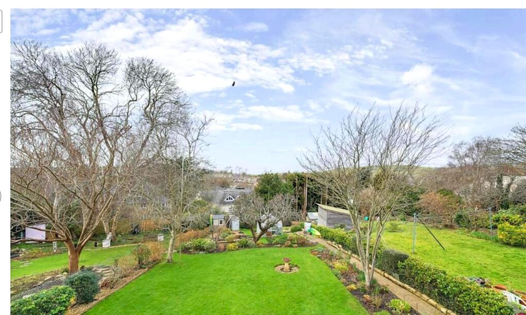 Property photo 3 of 11 4 (1).Png