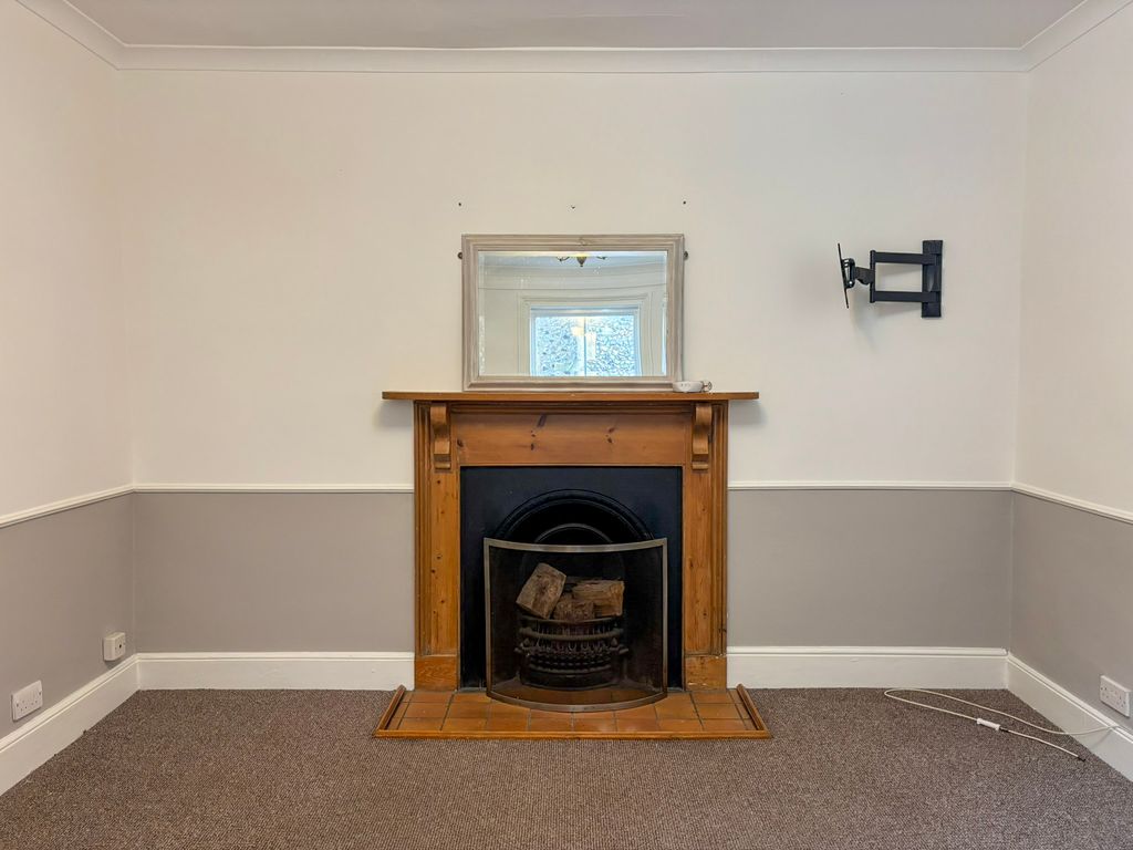 Property photo 3 of 27 Lounge