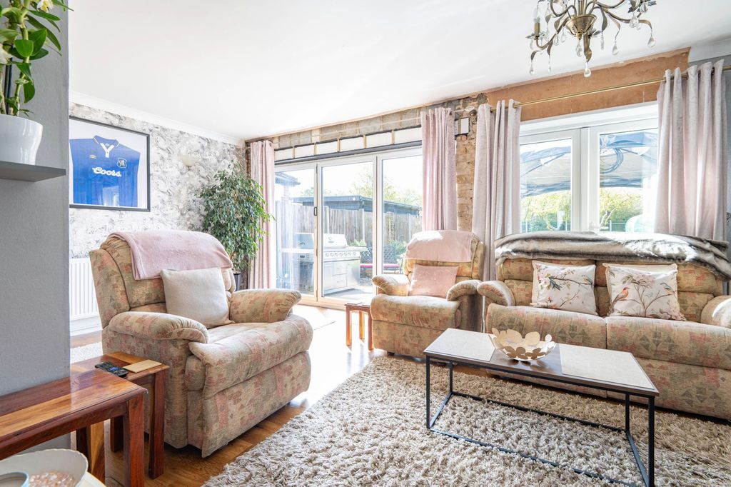 Property photo 3 of 16