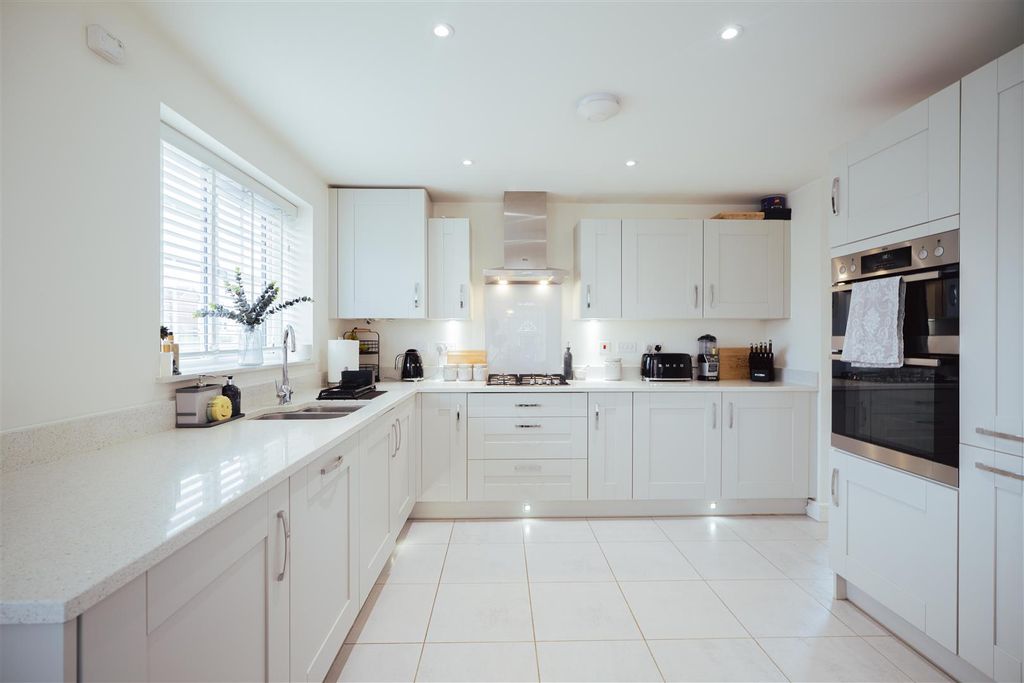 Property photo 2 of 22 20_Felthouse_Charles_Rose-43.Jpg