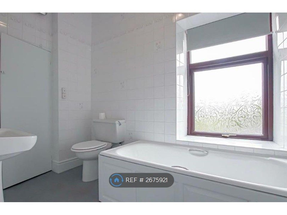 Property photo 3 of 7 Bathroom