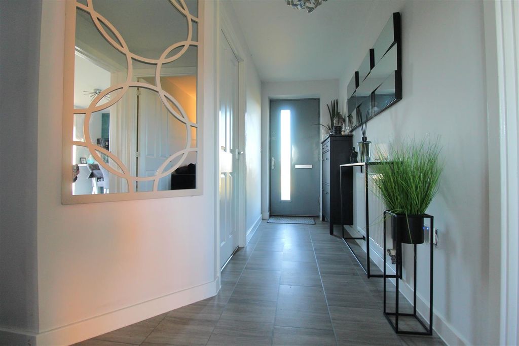 Property photo 3 of 23 Hallway