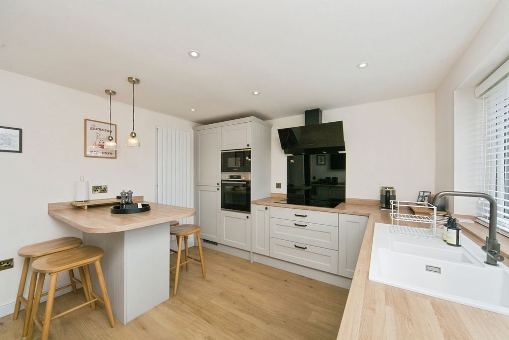 Property photo 2 of 19 Pbox-Img.Jpg